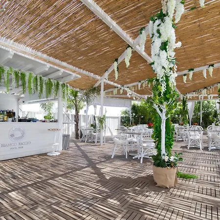 Bianco Riccio فندق